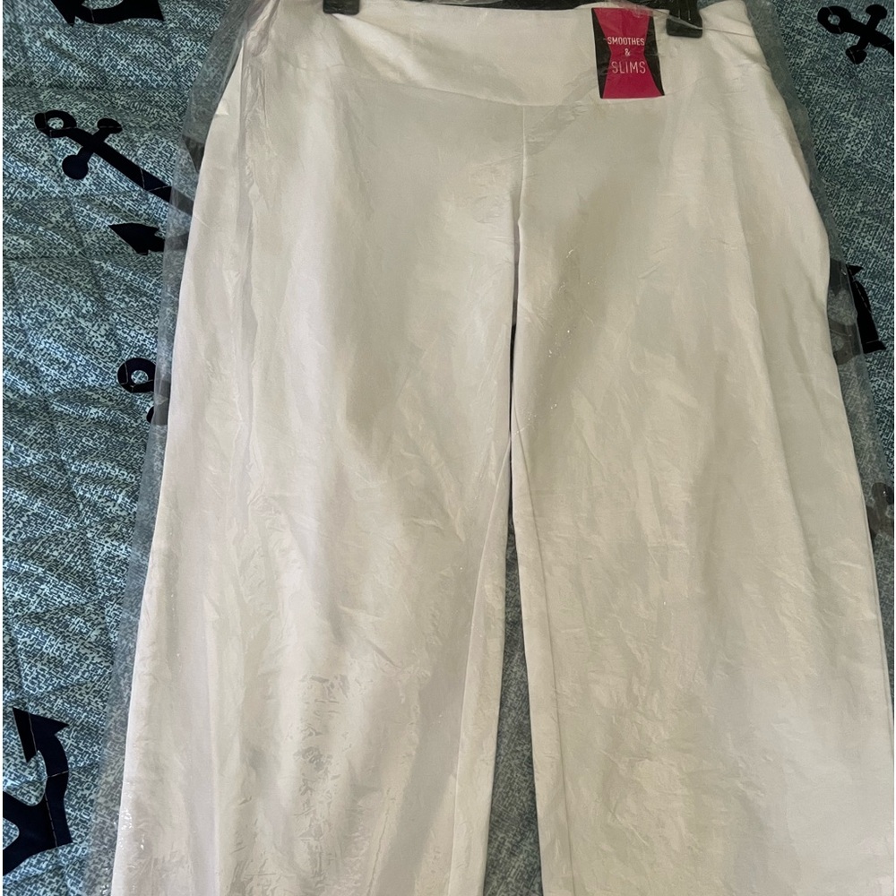 Teezher White Capri size Large New